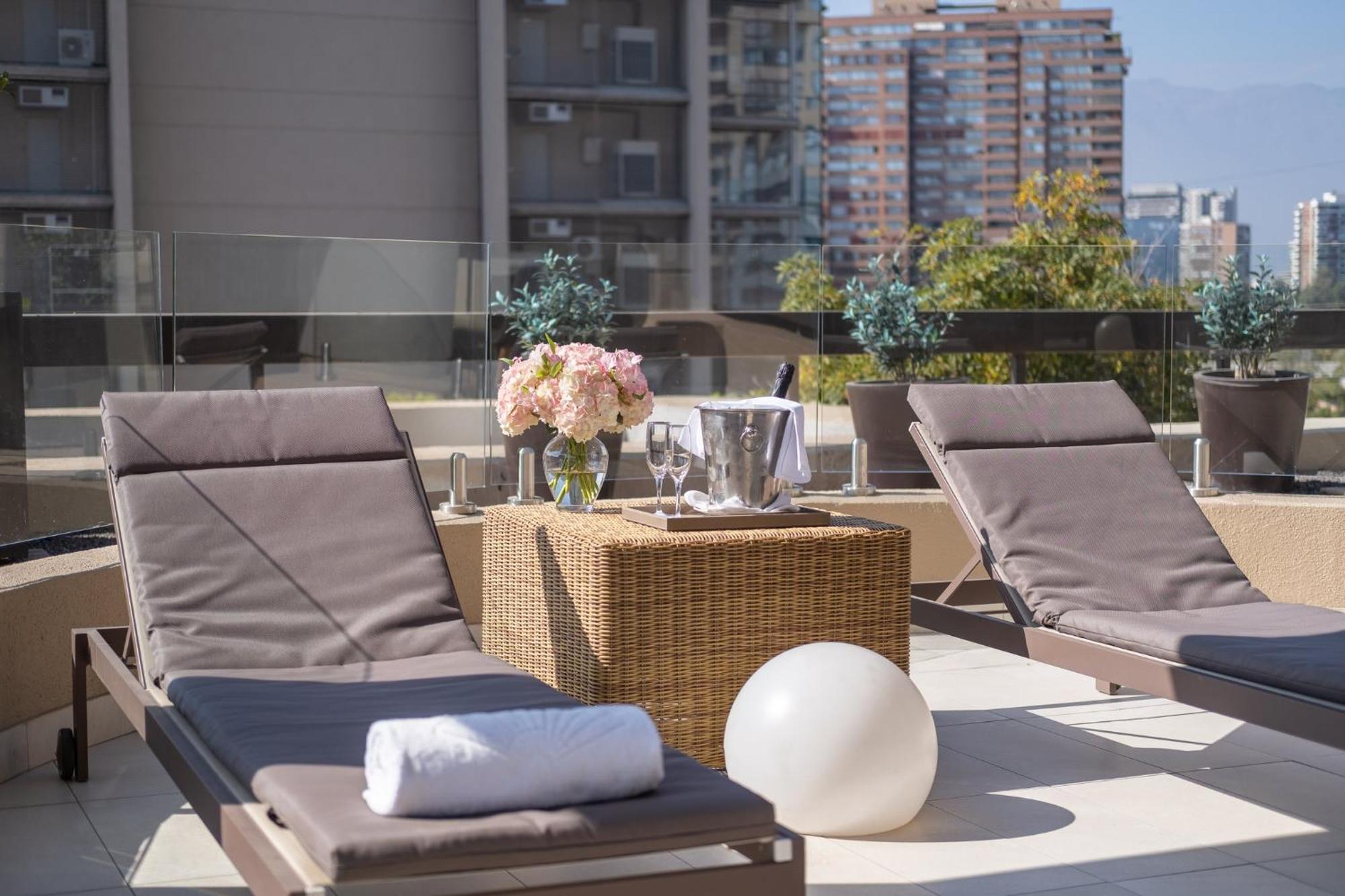 Mandarin Oriental, Santiago Hotel Ngoại thất bức ảnh The rooftop pool at the Mandarin Oriental